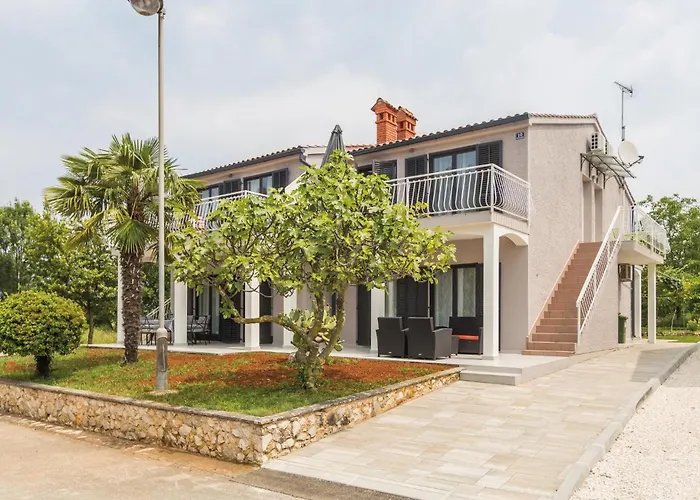 Gorgeous Apartment In Porec With Wifi