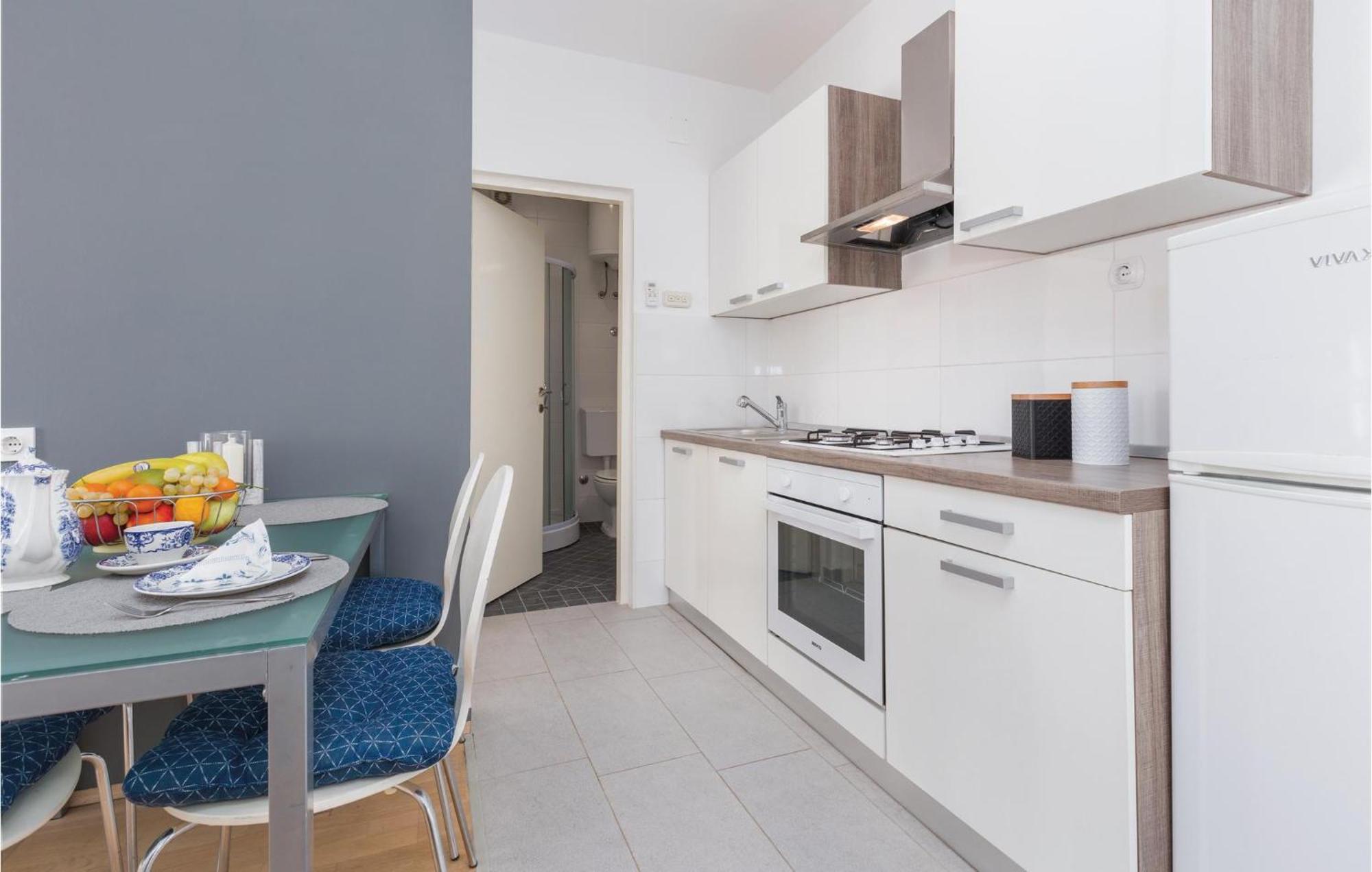 Apartment Gorgeous In With Wifi Porec