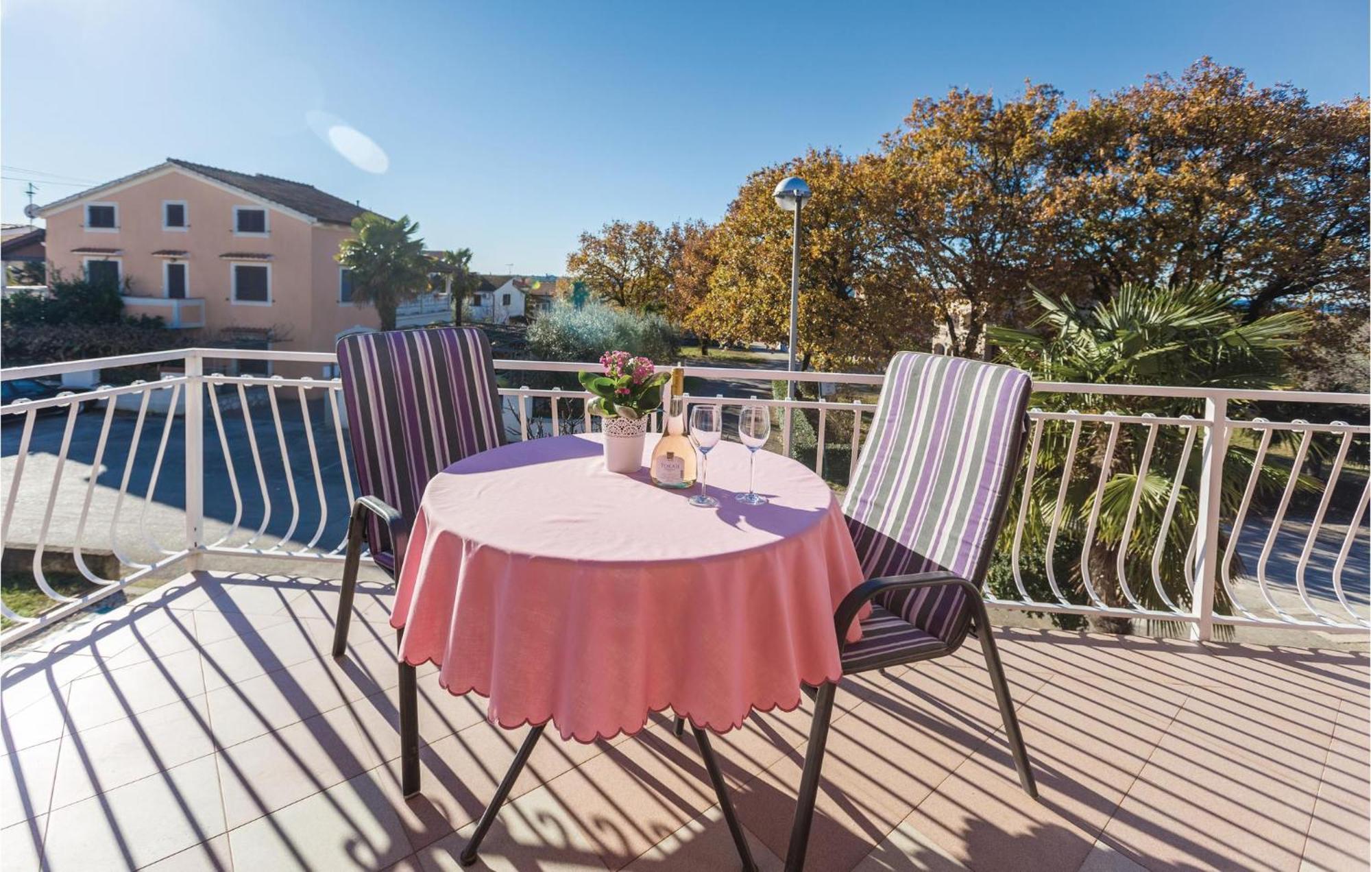 Apartment Gorgeous In With Wifi Porec
